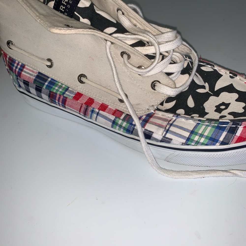 New High tops paisley Sperry sneakers size 10